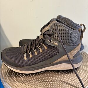 Columbia Men's Gray and Tan Athletic Shoes